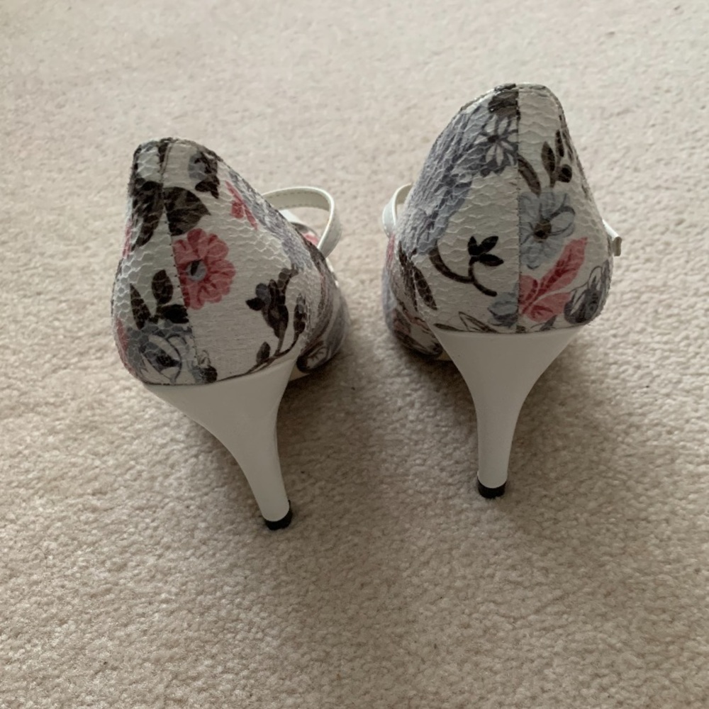Flower Heels - Picture 3 of 5